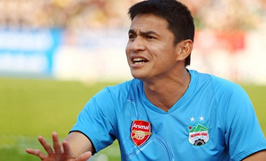 Nhận 600 triệu đồng/tháng, lương Kiatisak chưa phải cao nhất V-League?