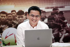 HAGL hội quân, lo Kiatisak khó sang Việt Nam