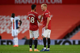 Huyền thoại Man Utd: Có Van de Beek, Bruno hưởng lợi