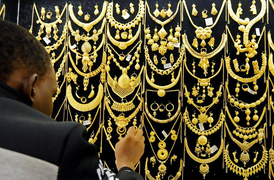 Vì sao giá vàng trượt dốc?