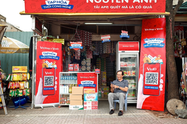 Chủ tiệm tạp hóa Việt kiếm thêm cả chục triệu đồng nhờ 'số hoá'