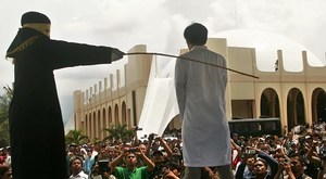 Tội phạm hiếp dâm ở Indonesia: Phạt 150 roi, kiểm tra sức khỏe rồi đánh tiếp