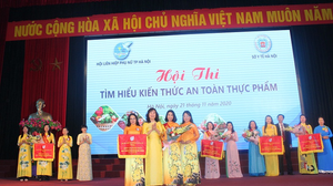 Hội Liên hiệp Phụ nữ quận Tây Hồ giành giải Nhất cuộc thi về An toàn thực phẩm