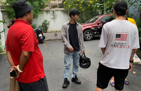 Công Phượng làm xe ôm trong phim đám cưới của Đông Triều