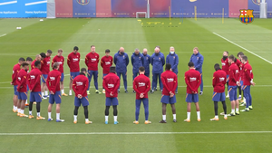 Video: Messi và các cầu thủ Barca mặc niệm Maradona