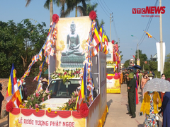 Video: Rước tượng Phật ngọc lớn nhất Việt Nam về Quảng Ninh