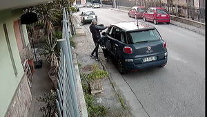 Video: Xem trộm xe ô tô chỉ trong 30 giây