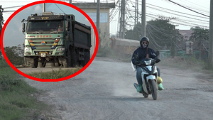 Video: Cơn ác mộng xe quá khổ, quá tải của dân ven đê Hữu Hồng ở Hà Nội