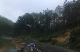 Đắk Lắk mưa lớn kéo dài, quốc lộ tê liệt, nhiều nơi bị sạt lở