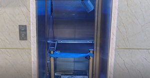 Niêm phong thang máy chung cư rơi tự do khiến 2 người bị thương ở Hà Nội