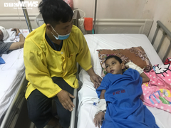 Hoàn cảnh cùng cực của người đàn ông bị vợ bỏ, con trai tai nạn nguy kịch