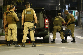 Cướp tấn công nhiều ngân hàng Brazil, rải tiền đầy đường khi trốn chạy