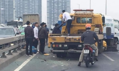 Xe cứu hộ tông xe hút rác trên cầu Nhật Tân, công nhân môi trường thiệt mạng
