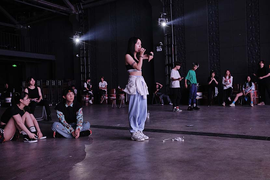 Sự thật tàn khốc đằng sau các 'lò' đào tạo thần tượng ở Trung Quốc