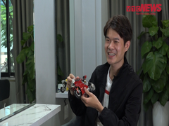 Video: Thợ cắt tóc 10 năm làm mô hình xe phân khối lớn từ rác thải điện tử 