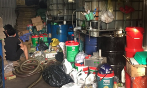 Bắt giám đốc công ty sản xuất dầu nhớt giả quy mô lớn ở TP.HCM