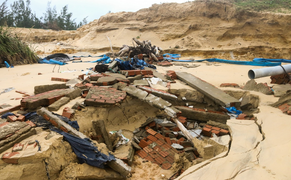 Ảnh: Cửa Lở lại lở tan hoang