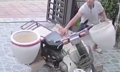 Clip: Anh chàng hậu đậu đụng đâu vỡ đó