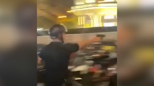 Video: Nhiều tiếng súng nổ ở hiện trường vụ ẩu đả tại AEON Tân Phú, TP.HCM