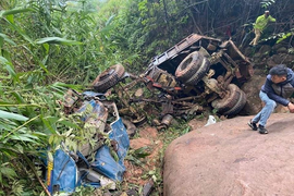 Xe tải lao xuống vực sâu ở Mộc Châu, 3 người thương vong