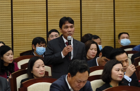 Cử tri chất vấn cát tặc, Chủ tịch xã ở Hà Nội: 'Cát như con gái 18 bị nhòm ngó'