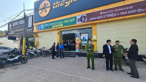 Tên cướp đâm gục bảo vệ, lấy hơn 10 điện thoại của cửa hàng Thế giới di động