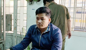 Kẻ đánh, đạp liên tiếp vào mặt nữ sinh sau va chạm giao thông là ai?