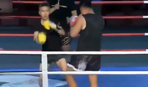 ‘Đệ tử chân truyền’ của Diệp Vấn bị đấm sấp mặt, vừa chạy vừa xin thua