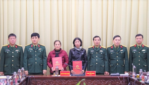 Vợ của 2 liệt sỹ Đoàn 337 được tuyển dụng làm quân nhân chuyên nghiệp