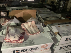 Video: Bắt giữ xe tải chở hơn 1 tấn thịt bò nhập khẩu quá hạn sử dụng ở Hà Nội