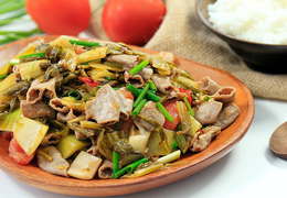 Món ngon dễ làm: Lòng lợn xào dưa chua 