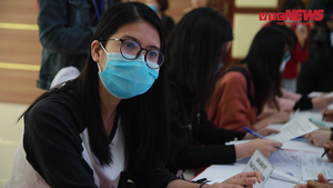 Video: Cô gái 25 tuổi ở Bắc Ninh tự tin đăng ký tiêm thử vaccine COVID-19