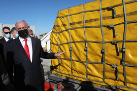 Thủ tướng Netanyahu là người đầu tiên ở Israel tiêm vaccine COVID-19