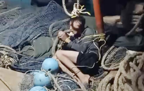 Hoang báo vụ 4 thuyền viên bị đẩy xuống biển