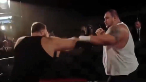 Tròn mắt với màn đấm bốc giữa hai võ sĩ có tổng trọng lượng 373 kg