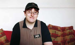 Cậu bé thần đồng bỏ đại học, làm nhân viên bán gà rán