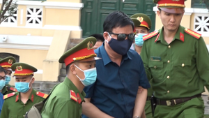 Video: Ông Đinh La Thăng được đưa tới tòa ở TP.HCM