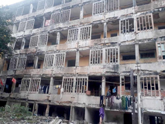 Nghệ An: Chung cư chờ sập, dân vẫn cố bám trụ đòi đền bù