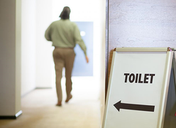 Đi tiểu quá nhiều, người đàn ông ở Hà Nội không dám lấy vợ 