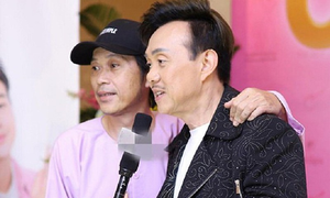 Vì sao Hoài Linh quỳ lạy khán giả trong đám tang Chí Tài?