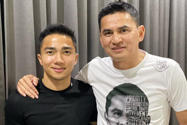 Trước ngày sang Việt Nam, Kiatisak cùng con gái thăm Messi Thái bị đứt dây chằng