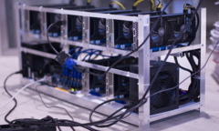 Bitcoin tăng dữ dội, giá máy đào cũng 'nóng' theo