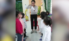 Học trò phấn khích vì trò ảo thuật có một không hai của cô giáo