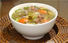 Món ngon mỗi ngày: Canh dưa chua thịt bò nóng hổi, thơm ngon