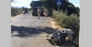 Xe tải chạy lấn làn tông liên tiếp nhiều xe máy khiến 3 người nhập viện