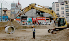 Công nhân cấp tập hoàn thành mở rộng đường vành đai 2 trước Tết Nguyên đán