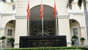 Cục trưởng thuộc Bộ Tài chính ngã cầu thang tại trụ sở chết thương tâm