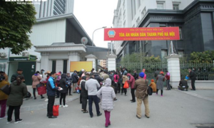 Video: Hơn 500 bị hại đến dự phiên xử vụ Liên Kết Việt lừa đảo