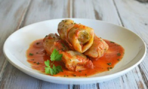 Món ngon mỗi ngày: Bắp cải cuộn thịt băm sốt cà chua