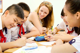 'Loay hoay' quy định giáo viên nước ngoài dạy tiếng Anh: Bộ GD&ĐT nói gì? 